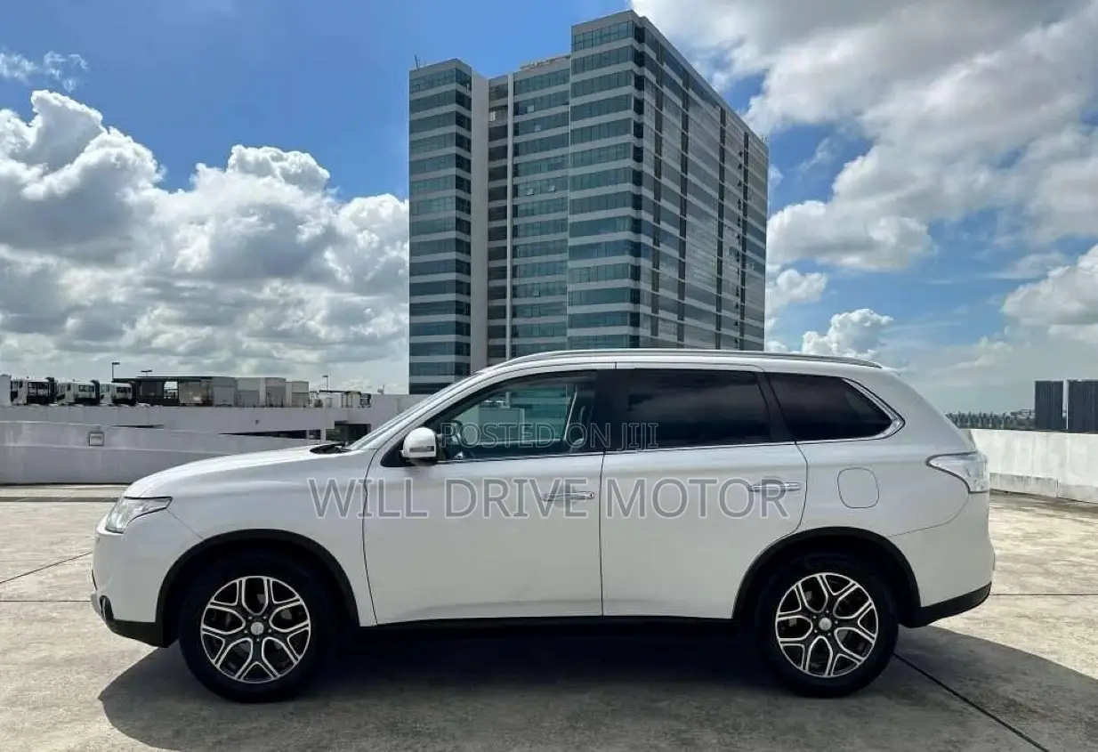 Mitsubishi Outlander 2015 White