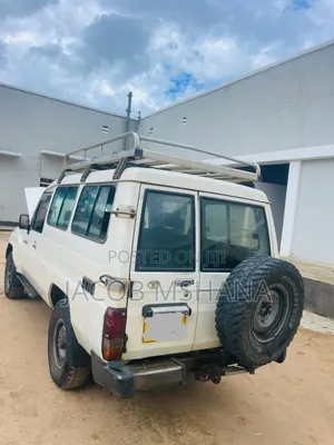 Toyota Land Cruiser 1999 White