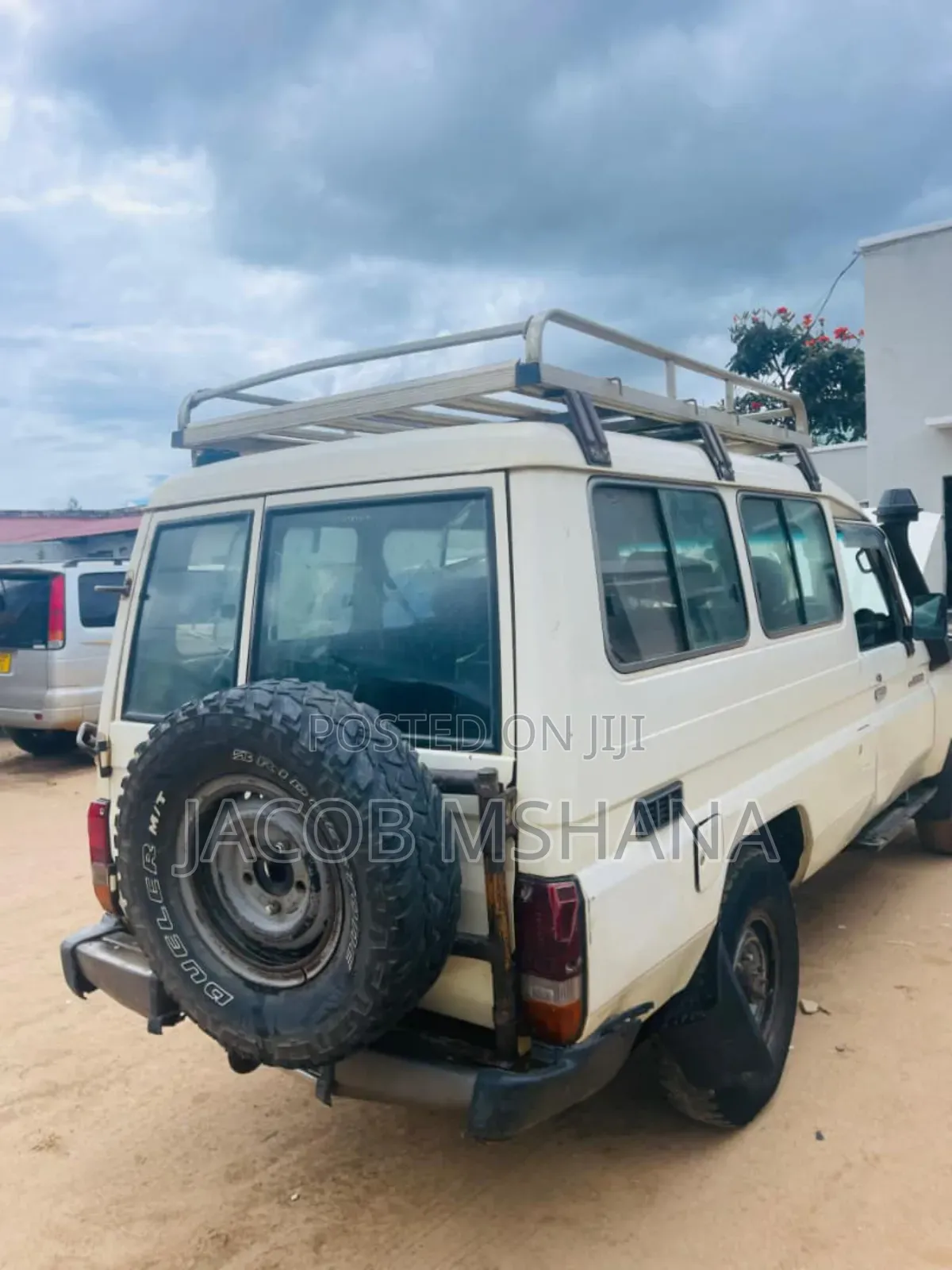 Toyota Land Cruiser 1999 White