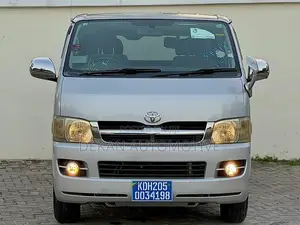 Toyota Quantum 2010 Silver