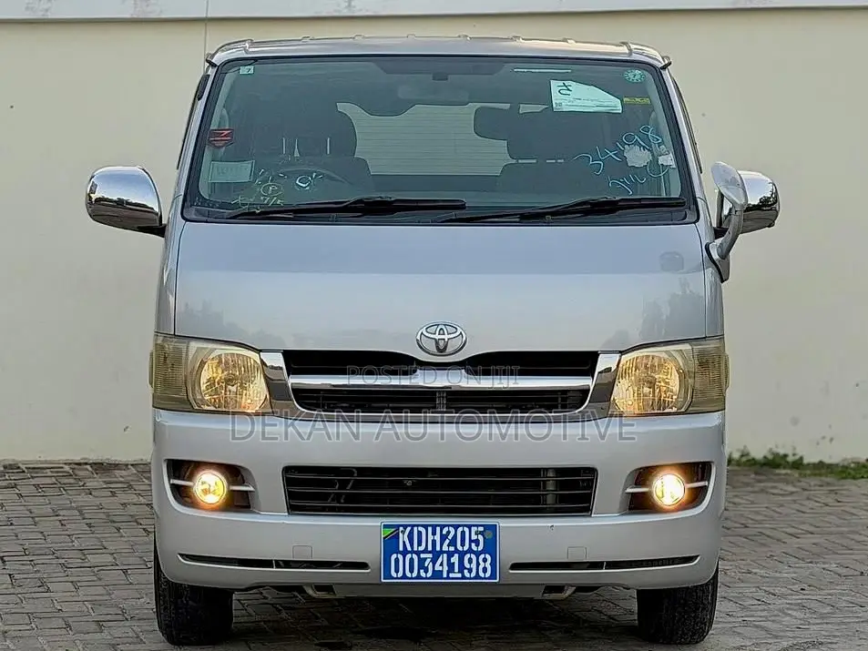 Toyota Quantum 2010 Silver