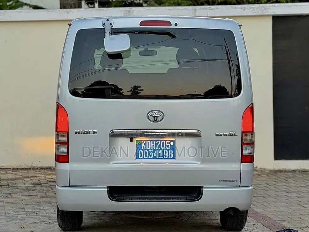 Toyota Quantum 2010 Silver