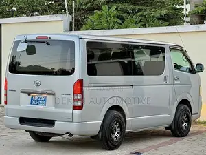 Toyota Quantum 2010 Silver