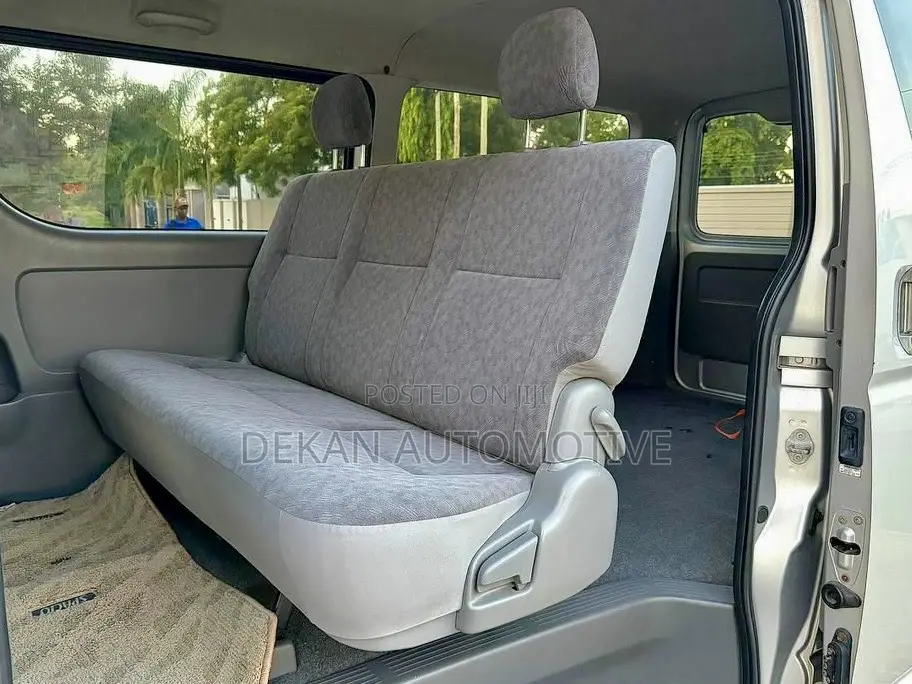 Toyota Quantum 2010 Silver
