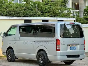 Toyota Quantum 2010 Silver