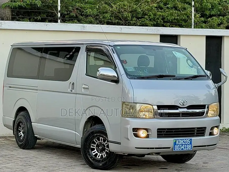 Toyota Quantum 2010 Silver