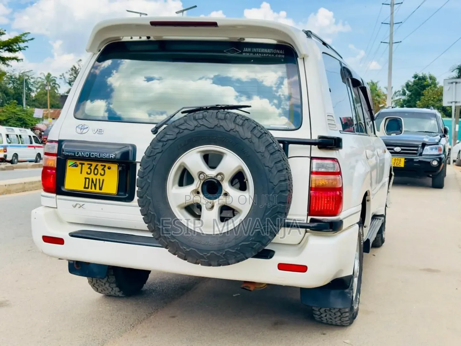 Toyota Land Cruiser 2000 White