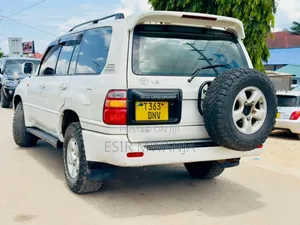 Toyota Land Cruiser 2000 White