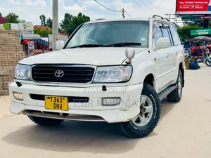Toyota Land Cruiser 2000 White
