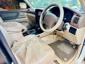 Toyota Land Cruiser 2000 White