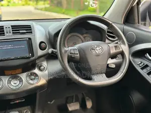 Toyota Vanguard 2011 White