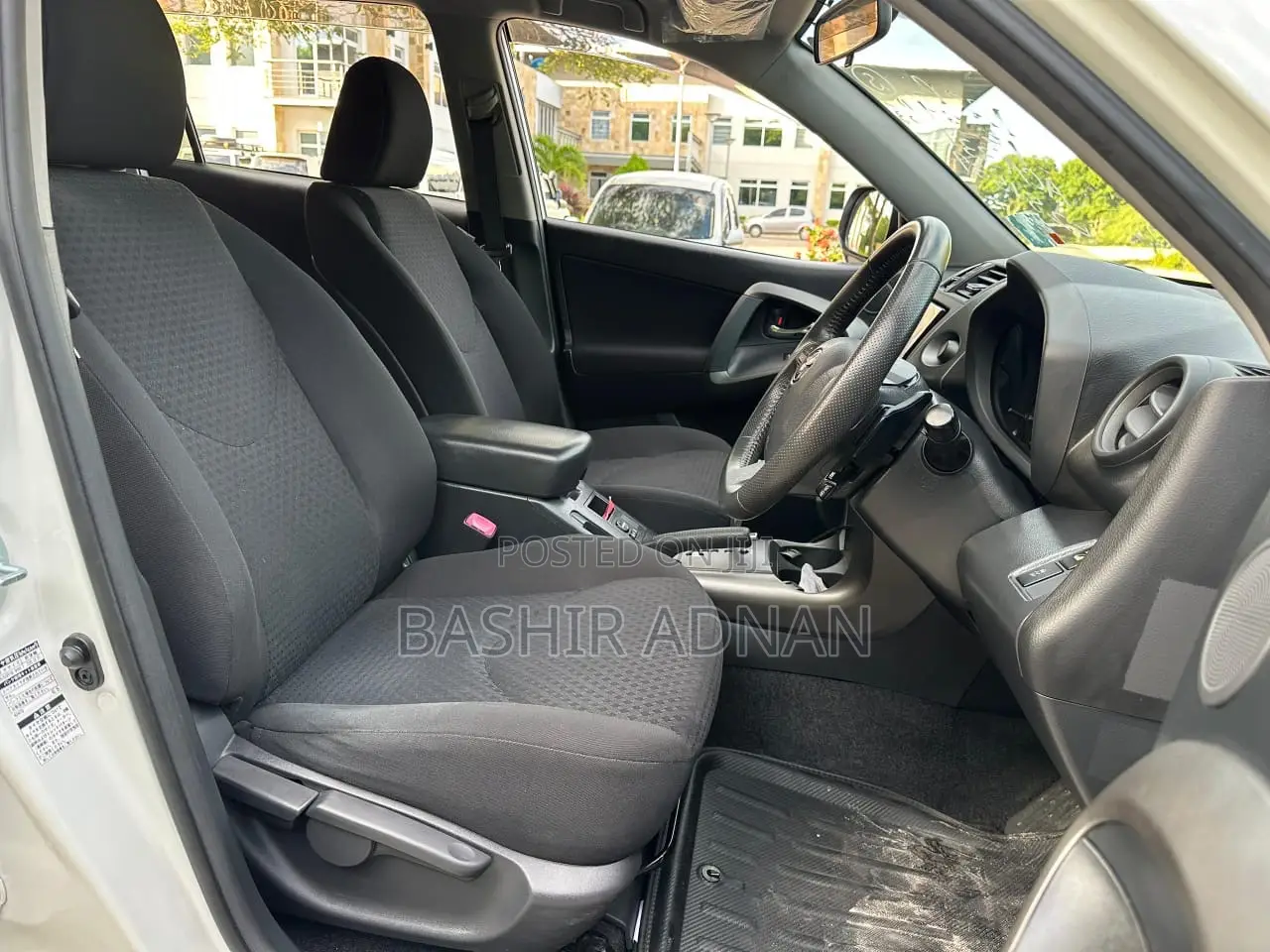 Toyota Vanguard 2011 White