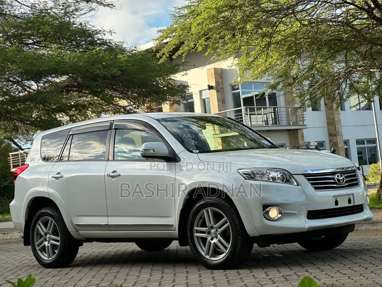 Toyota Vanguard 2011 White