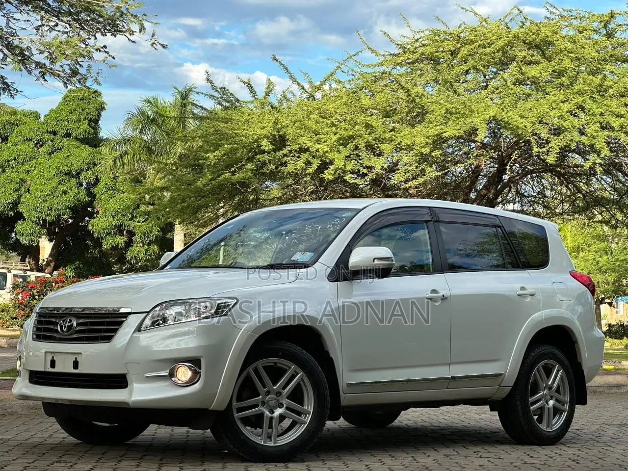 Toyota Vanguard 2011 White