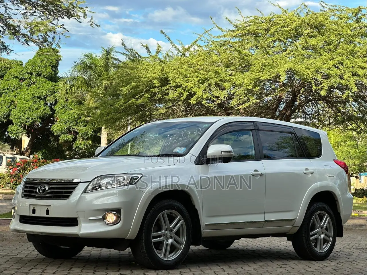 Toyota Vanguard 2011 White