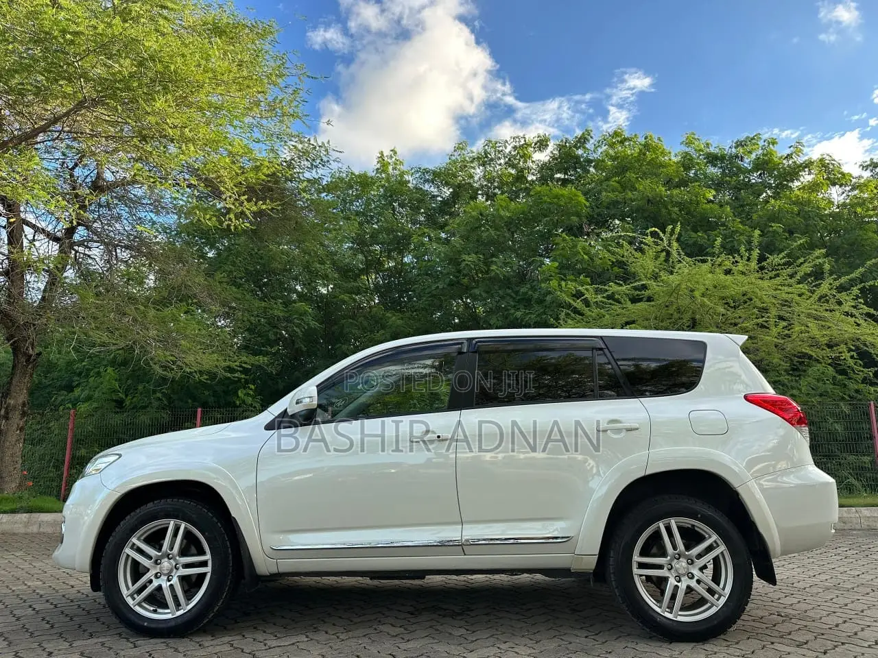 Toyota Vanguard 2011 White