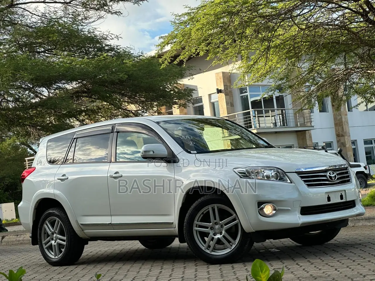 Toyota Vanguard 2011 White