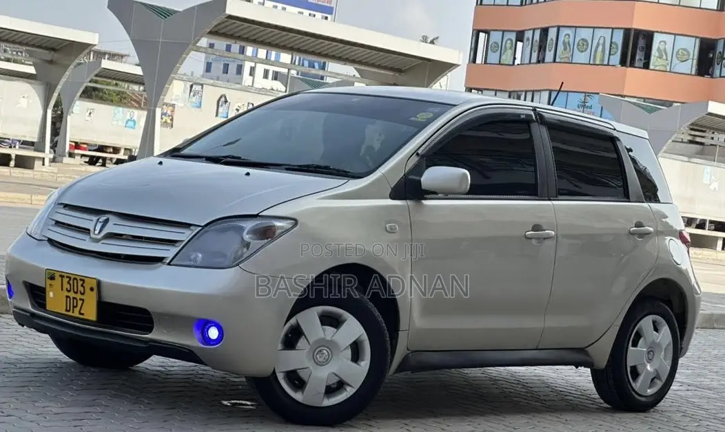 Toyota IST 2003 Beige