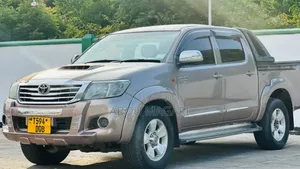 Toyota Hilux 2.5 D-4D SRX 2010 Gray