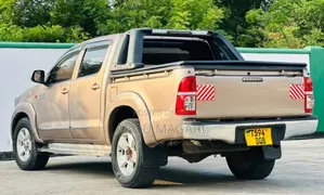 Toyota Hilux 2.5 D-4D SRX 2010 Gray