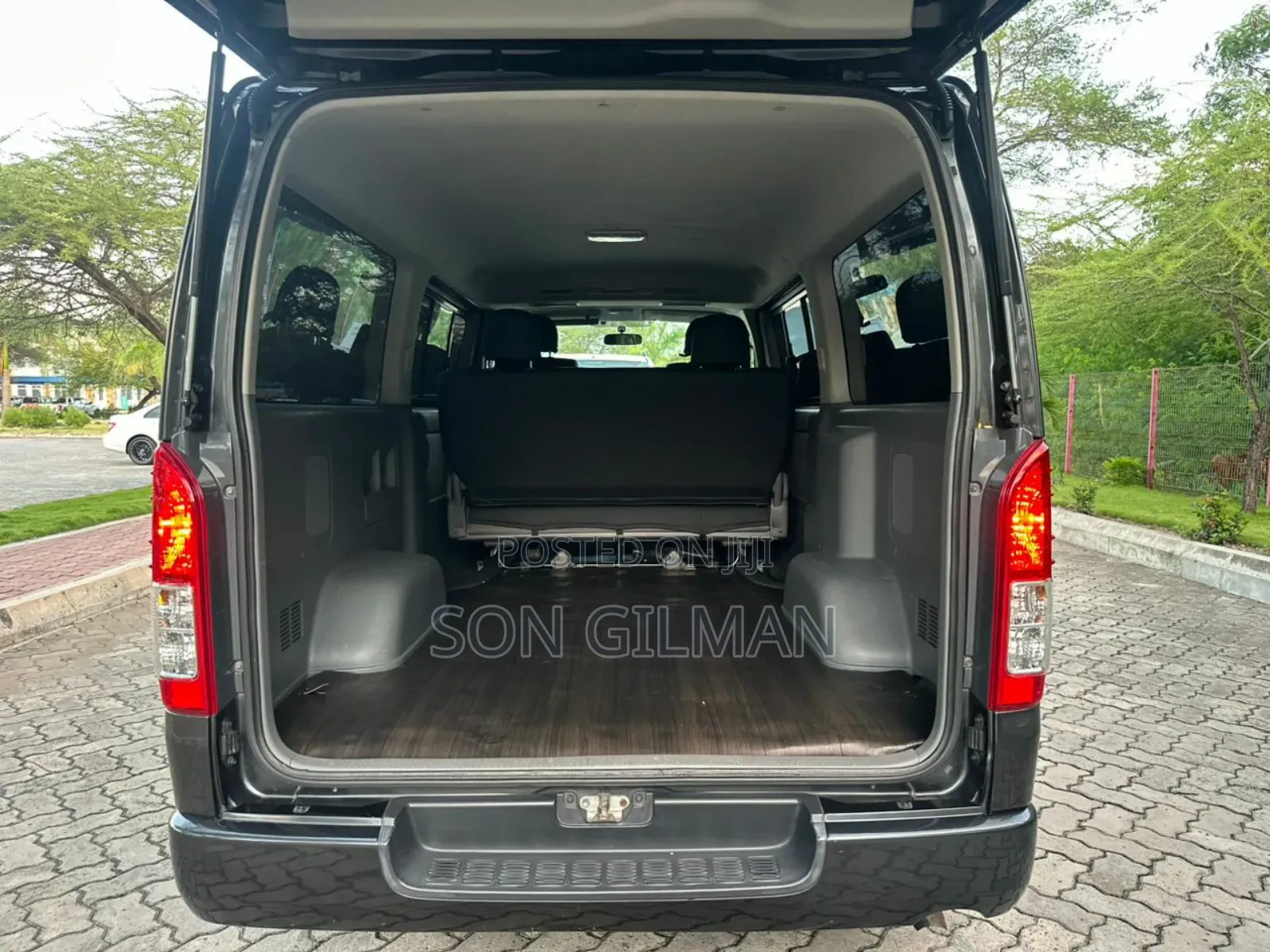 Toyota HiAce 2005 Gray