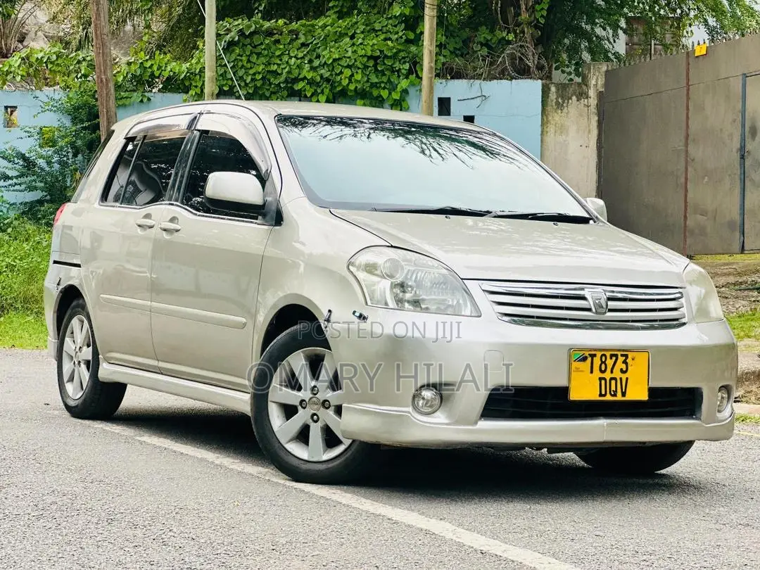Toyota Raum 2005 Silver