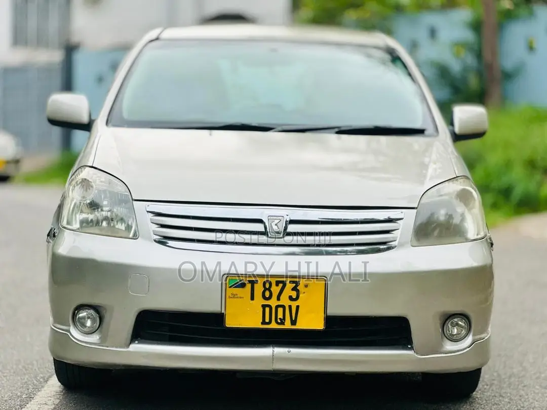 Toyota Raum 2005 Silver