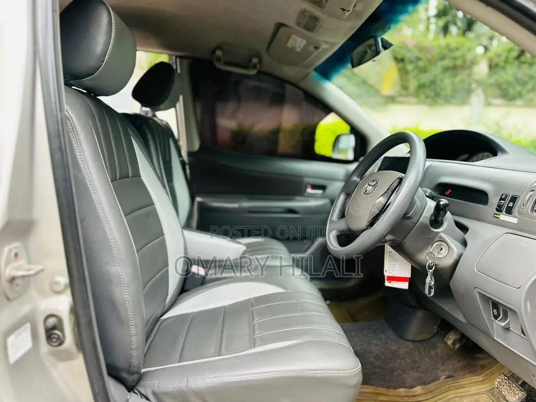 Toyota Raum 2005 Silver