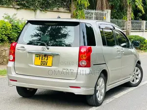 Toyota Raum 2005 Silver