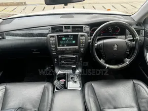 Toyota Crown 2006 Purple
