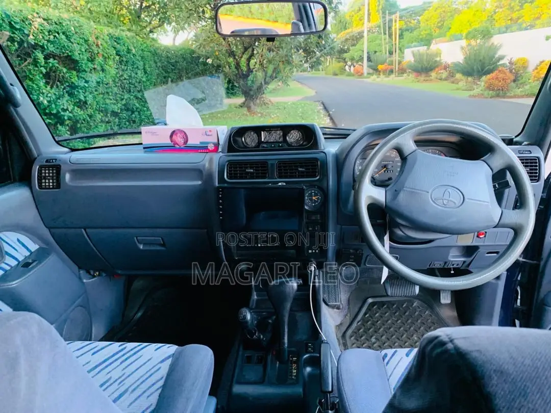 Toyota Land Cruiser Prado 2005 Blue