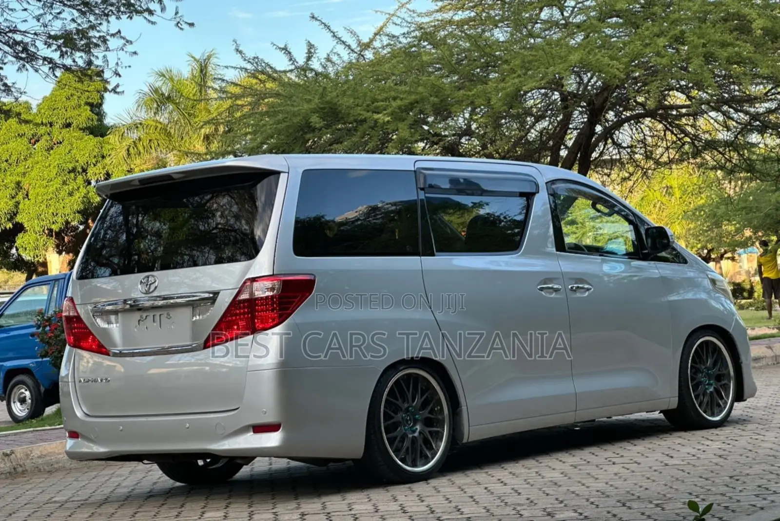 Toyota Alphard 2010 Silver