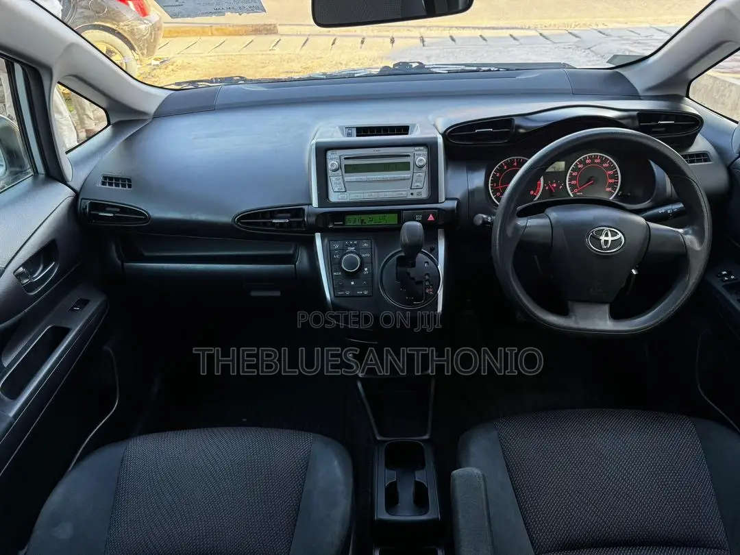 Toyota Wish 2013 Silver