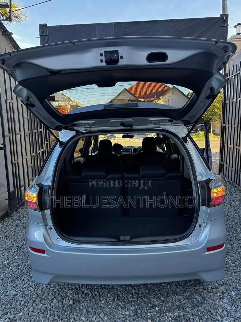 Toyota Wish 2013 Silver