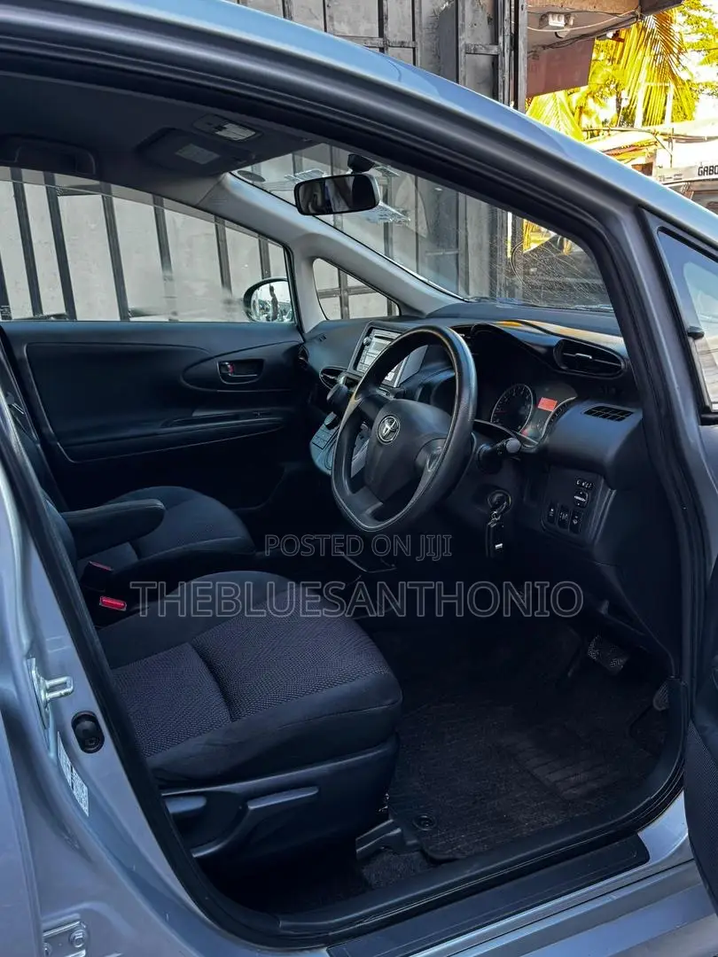 Toyota Wish 2013 Silver