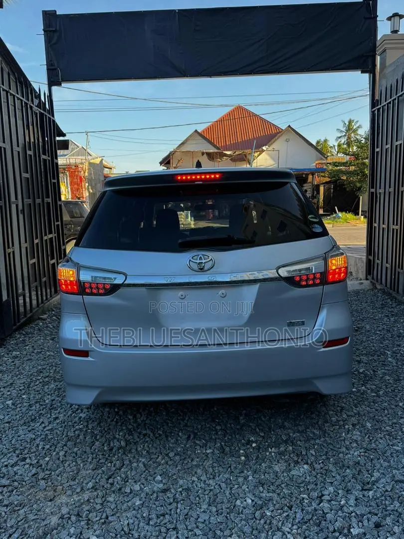 Toyota Wish 2013 Silver