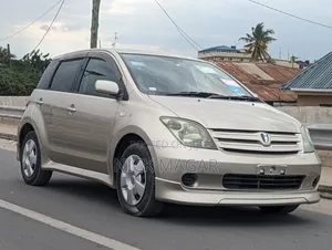 Toyota IST 2004