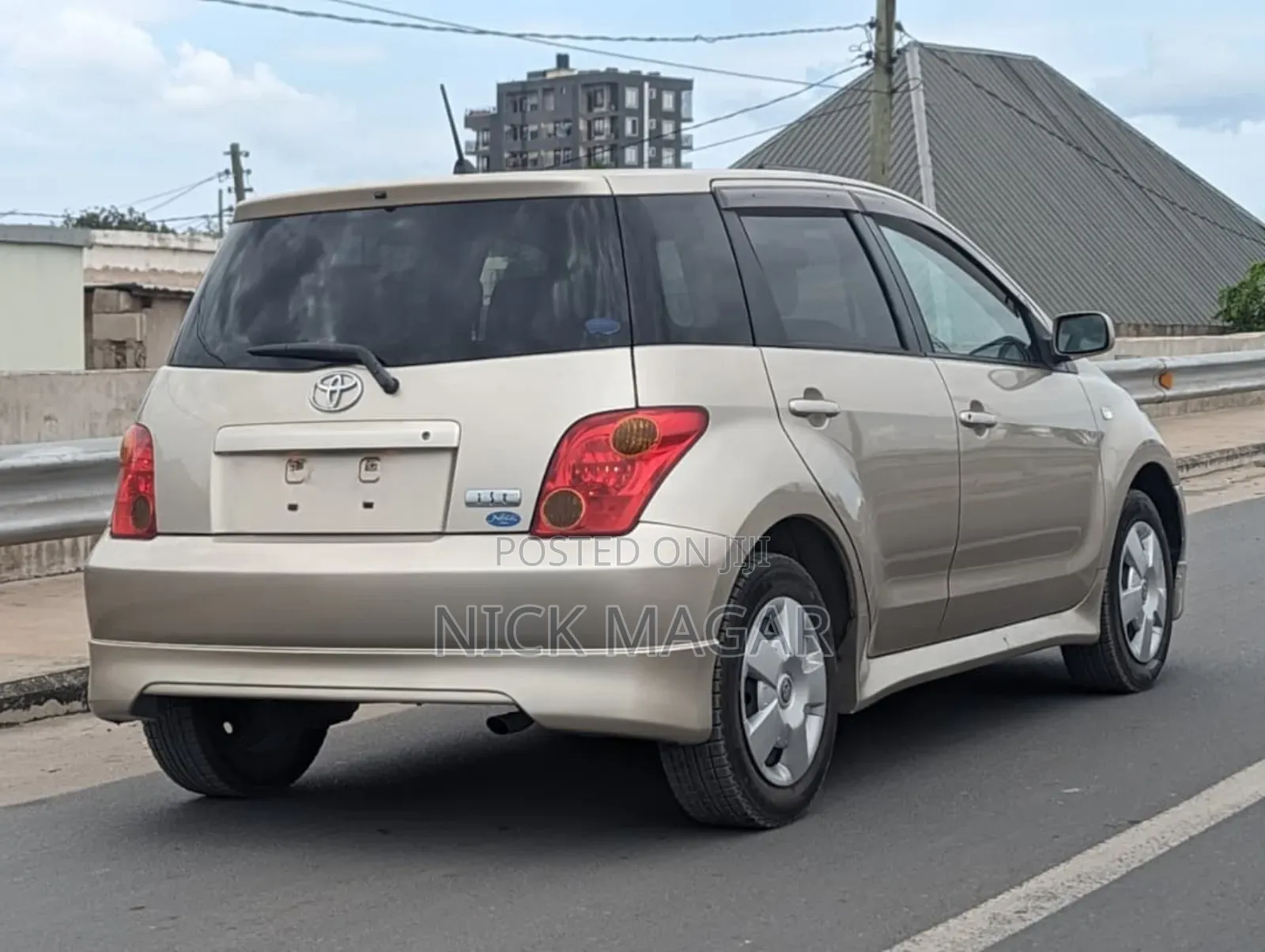 Toyota IST 2004