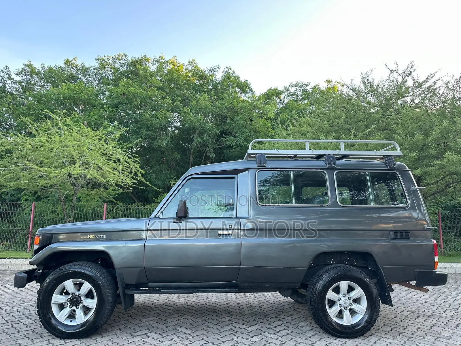 Toyota Land Cruiser 1986 Gray