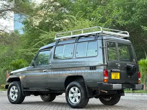 Toyota Land Cruiser 1986 Gray