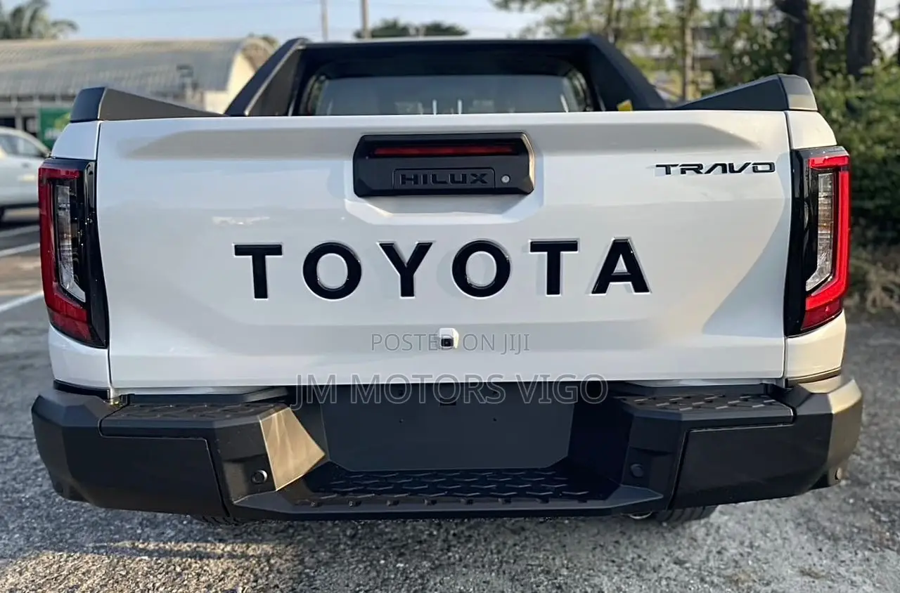 New Toyota Hilux 2025 Pearl