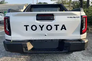 New Toyota Hilux 2025 Pearl