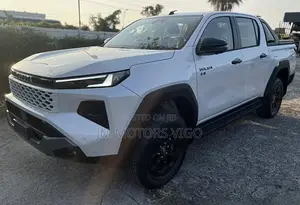 New Toyota Hilux 2025 Pearl