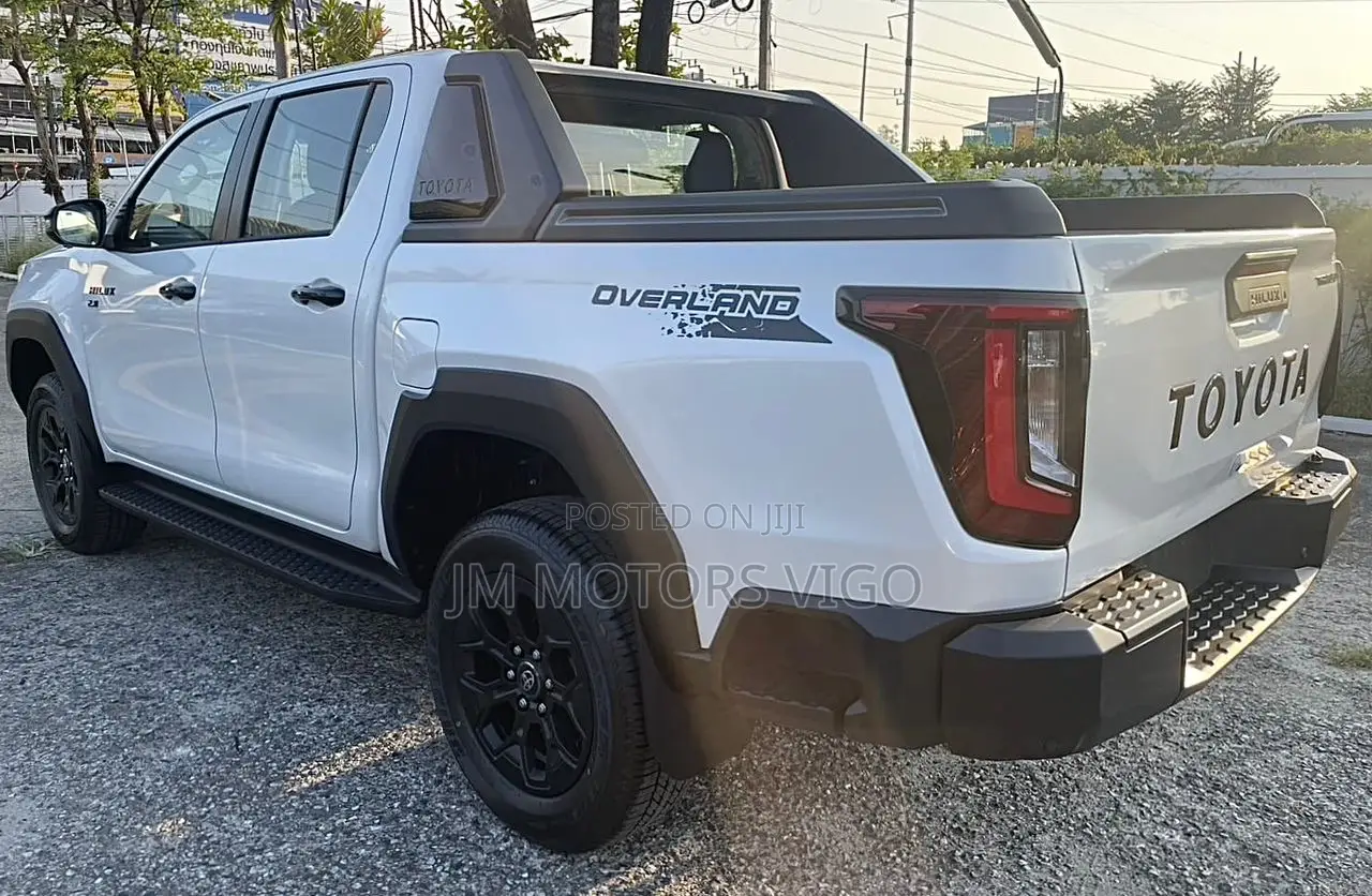 New Toyota Hilux 2025 Pearl