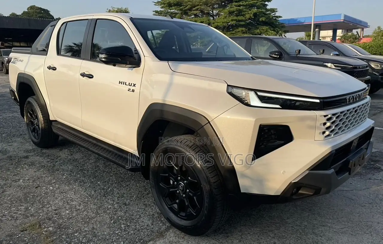 New Toyota Hilux 2025 Pearl