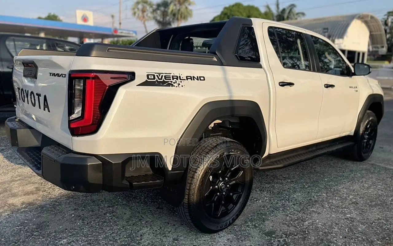 New Toyota Hilux 2025 Pearl