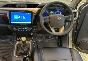Toyota Hilux 2019 Gray