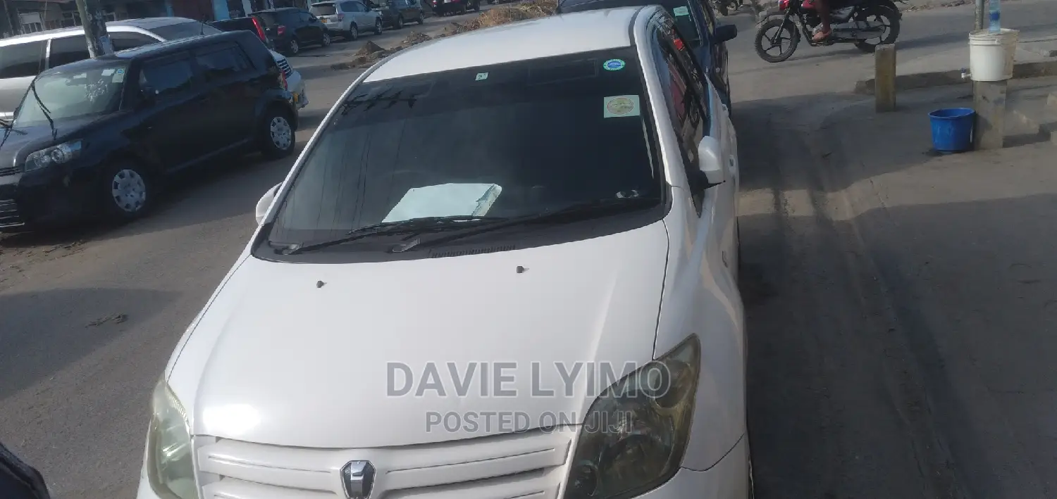 Toyota IST 2003 White