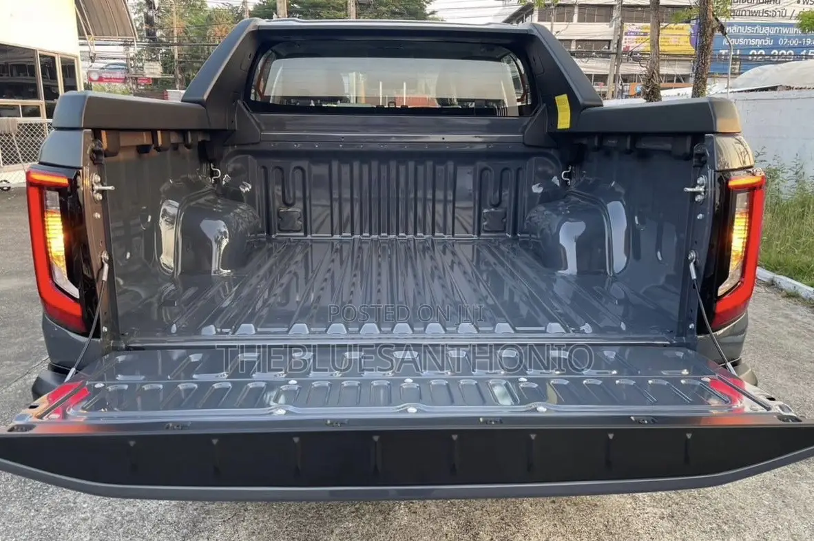 New Toyota Hilux 2025 Gray