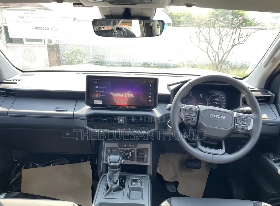 New Toyota Hilux 2025 Gray